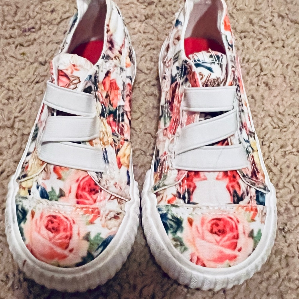 Super cute Blowfish Tennis shoes Size 9